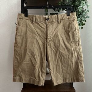 Men’s Banana Republic, Aiden short. Khaki Chino flat front. Size 30. Inseam 10in